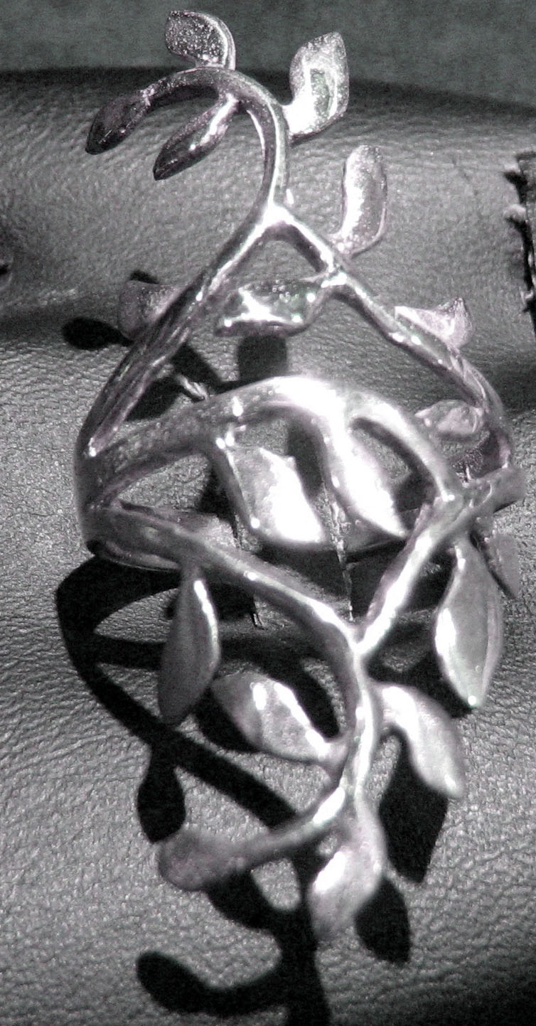 Elfic ring with leaves 2